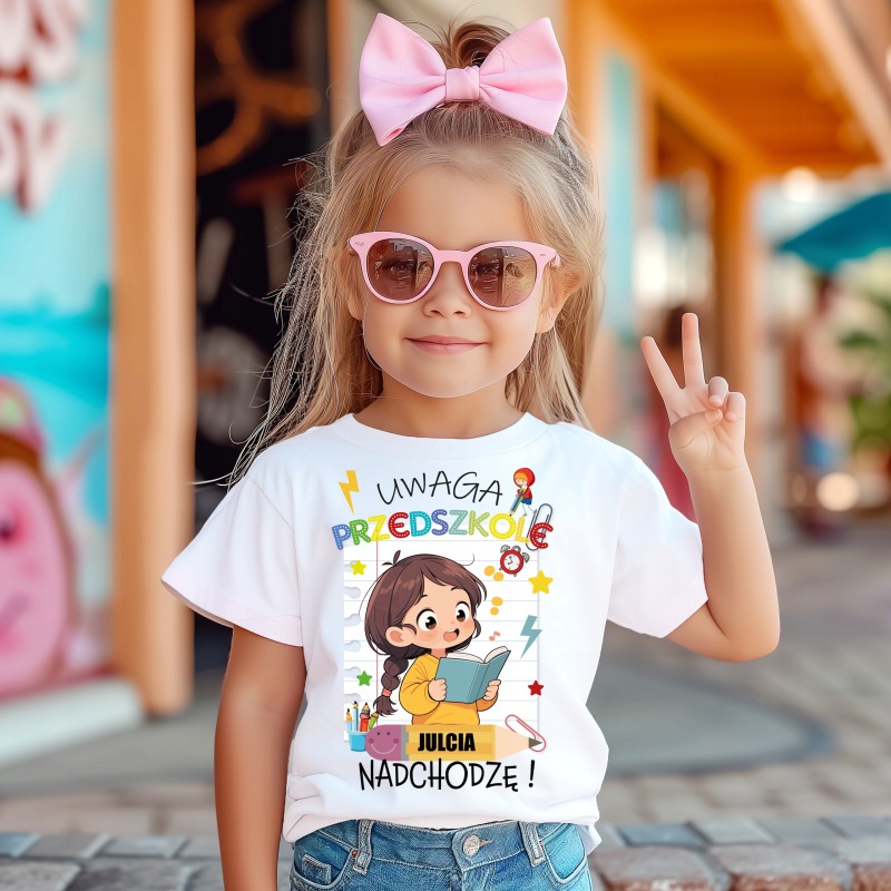 KOSZULKA DZIECIĘCA DO PRZEDSZKOLA NADRUK UWAGA PRZEDSZKOLE PERSONALIZOWANA