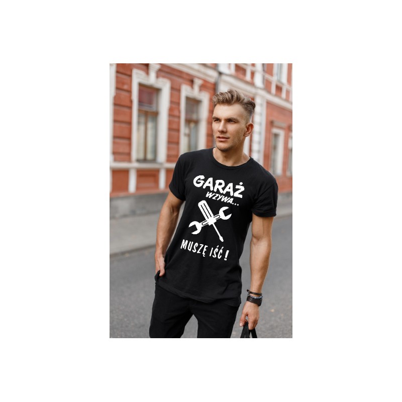 KOSZULKA MĘSKA Z HUMORYSTYCZNYM NADRUKIEM GARAŻ WZYWA