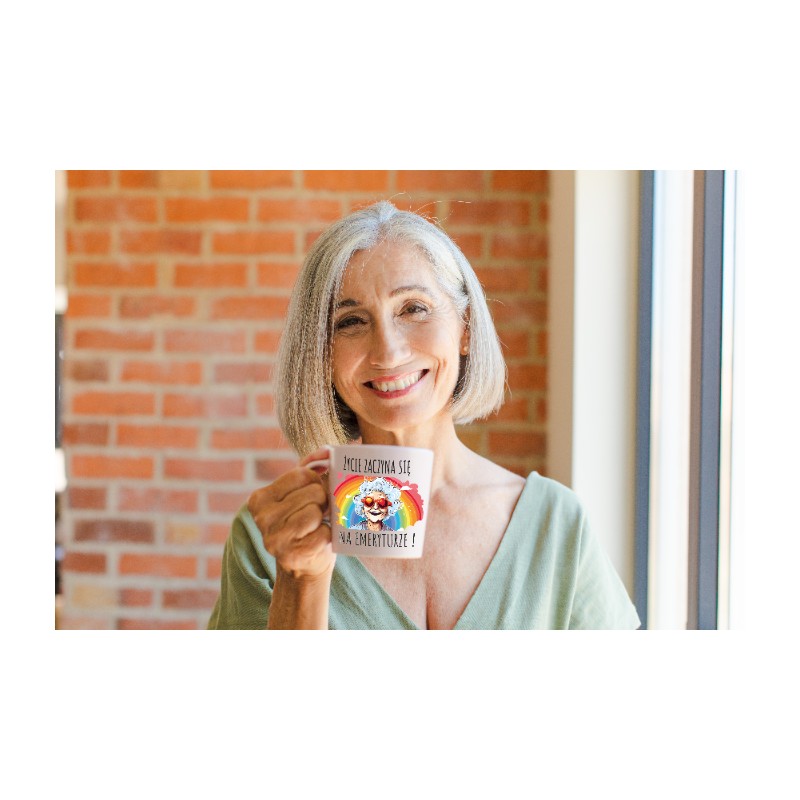 KUBEK Z OKAZJI PRZEJŚCIA NA EMERYTURĘ DLA EMERYTKI BIAŁY CERAMICZNY 330ml