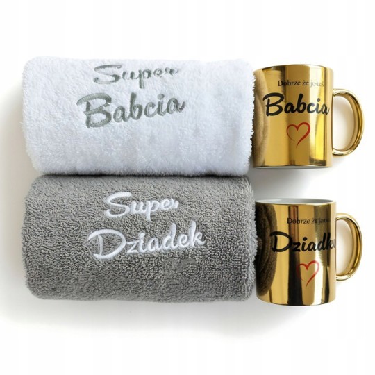 ZESTAW RĘCZNIKÓW NA DZIEŃ BABCI I DZIADKA ZE ZŁOTYMI KUBKAMI