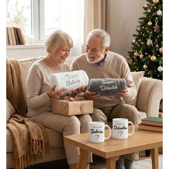 ZESTAW RĘCZNIKÓW NA DZIEŃ BABCI I DZIADKA Z BIAŁYMI KUBKAMI