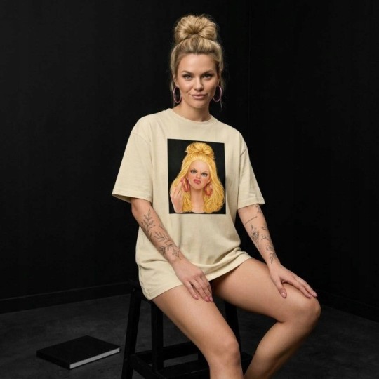 KOSZULKA BUTTERCREAM TSHIRT Z MOTYWEM BARBIE OVERSIZE BAWEŁNA