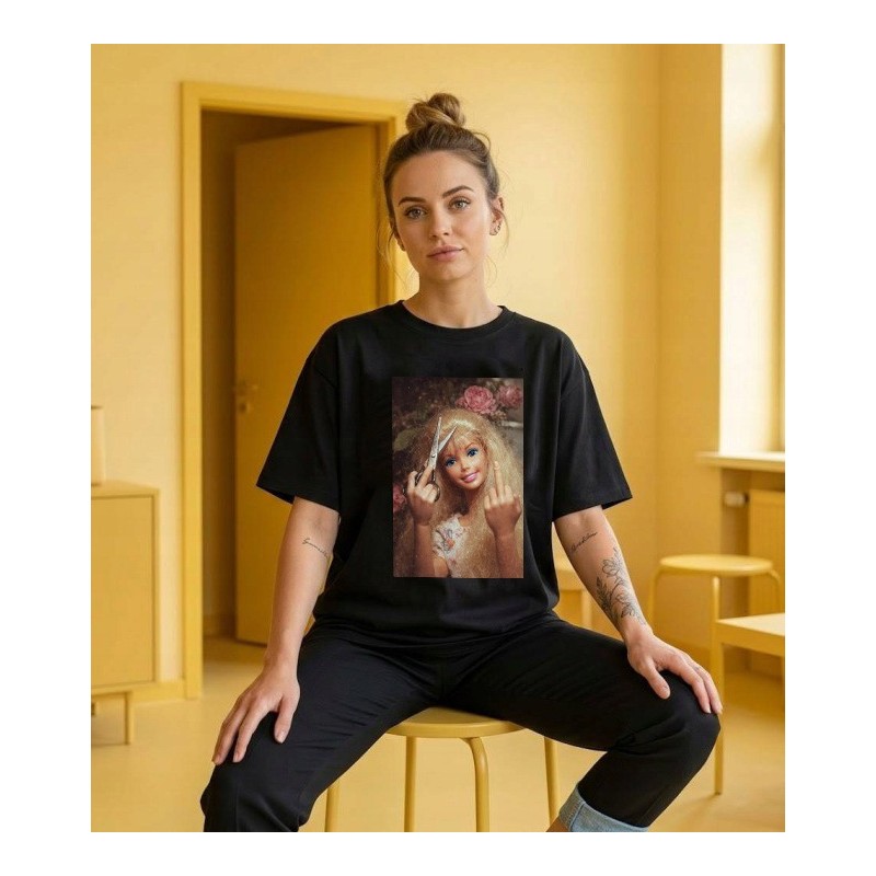 KOSZULKA Z BARBIE CZARNA OVERSIVE GRUBA MEM DISGUSTED DOLL FACE