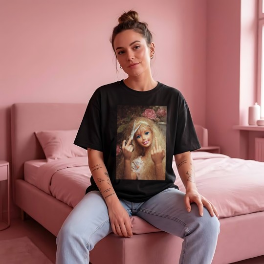 KOSZULKA Z BARBIE CZARNA OVERSIVE GRUBA MEM DISGUSTED DOLL FACE