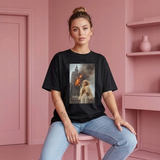 KOSZULKA Z BARBIE CZARNA OVERSIVE GRUBA MEM DISGUSTED DOLL FACE