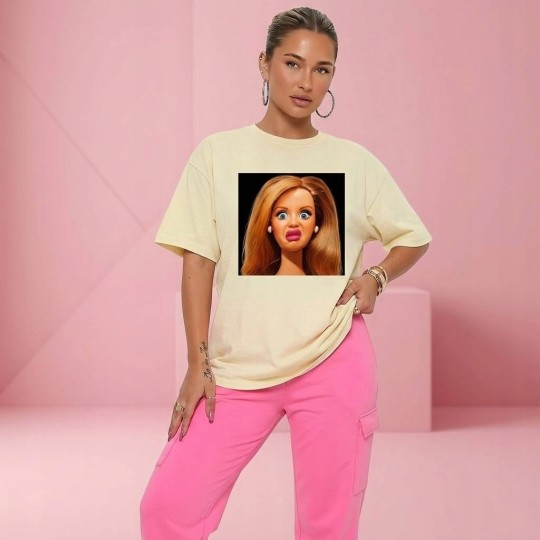 KOSZULKA BUTTERCREAM TSHIRT Z MOTYWEM BARBIE OVERSIZE BAWEŁNA